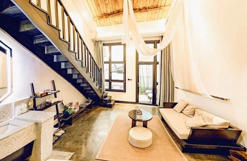 Lintong Qu Bed & Breakfast | BIG HOUSEliyugewenquantingyuanxiaozhu