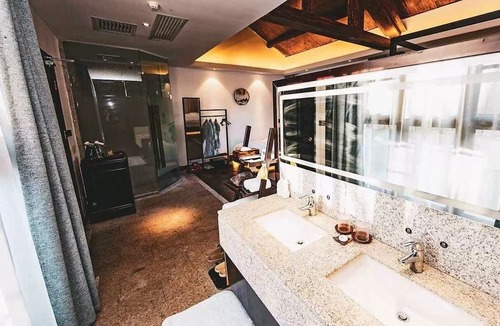 Lintong Qu Bed & Breakfast | BIG HOUSEliyugewenquantingyuanxiaozhu