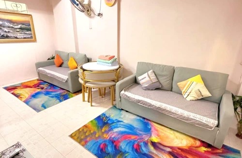 Quarry Hill Apartment | Spacious 3-bedroom apartment with living room, in awesome Kowloon tst