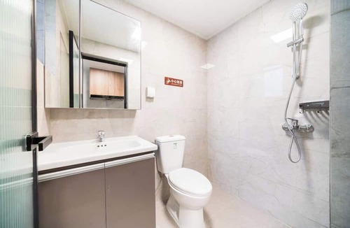 Central Business District Apartment | Shenzhen Bosten Apartment GangxiagSubway