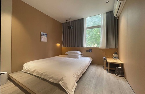Wantiguan Hotel | Captain No. 5 Youth Hotel