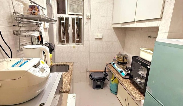 Spacious 3-bedroom apartment with living room, in awesome Kowloon tst