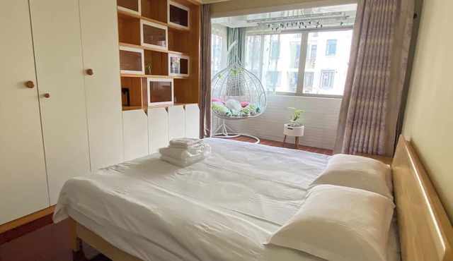 Modern Luxury Apartment near Metro Line 9 Caoyangjing, Smart Features!