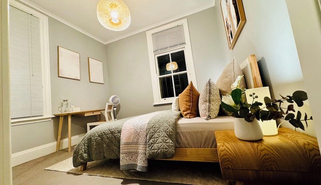 Most Convenient, Modern & Cozy City Getaway w/ Parking Options!