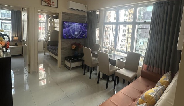 Bright & Spacious Entire 2 bedrooms Unit in TST Walk to K11 and Victoria Harbour