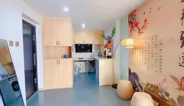 Central Convenient Modern Spacious Bright New Remodeled Commercial / Residency